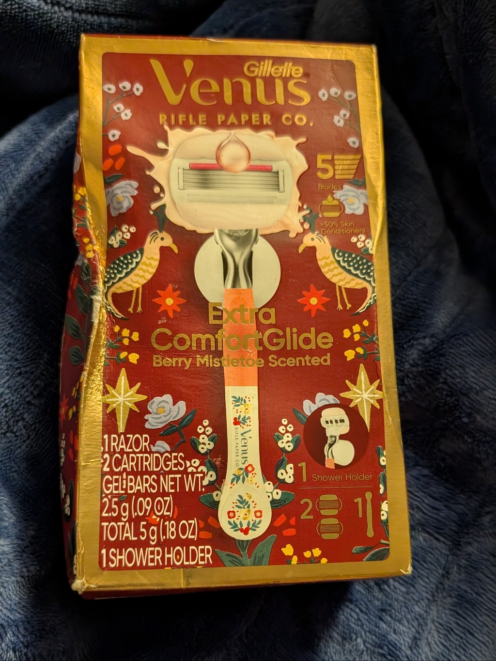 Gillette Venus Extra Comfortglide Berry Mistletoe Scented Razor  RedGold